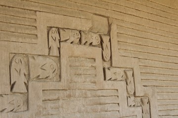 peruvian hieroglyphics on wall