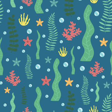 Seamless summer algae pattern on the dark background. Vector sea illustration for baby, holiday, print, card, clothes, birthday. Hand-drawn marine image of underwater plants, corals, starfish, bubbles