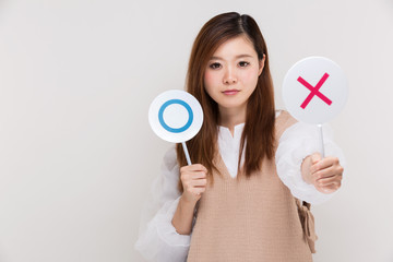 ジャッジする女性