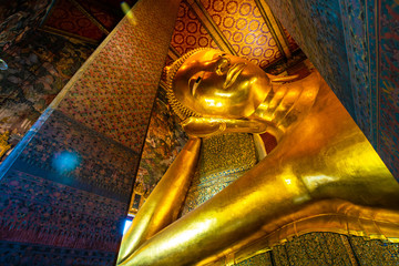 Reclinning golden buddha statue in pagoda of Wat Pho