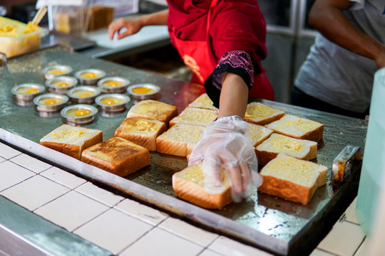 JOHOR, MALAYSIA - FEBRUARY 2019 : Workers preparing the "kacang pool" order at the famous Kacang Pool Haji in Medan Selera Bomba, Jalan Susur 5, Jalan Tun Abdul Razak. - Image