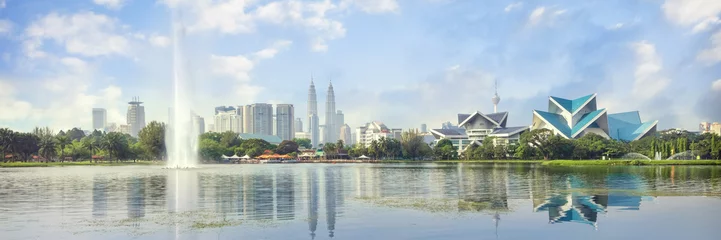Foto op Aluminium De panoramahorizon van Kuala Lumpur, Maleisië bij Titiwangsa Park © lena_serditova