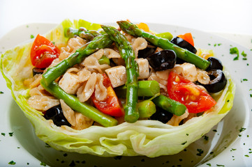 ENSALADA CON PASTA CORTA Y ESPARRAGOS