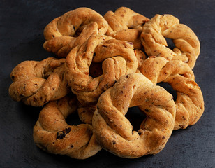 Neapolitan cookies called Taralli.