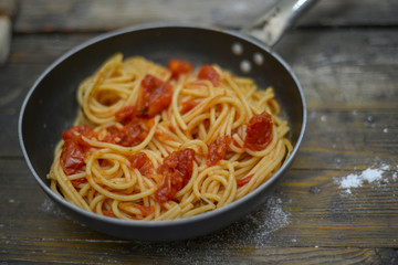 spaghetti al pomodoro