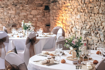 Rustic and vintage decoration during reception of a rustic classicism