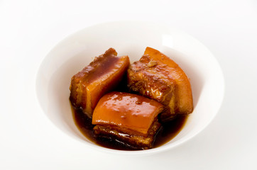 沖縄の郷土料理　ラフテー（豚肉の角煮）