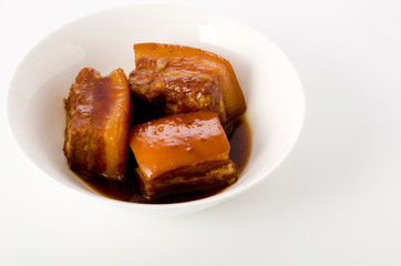 沖縄の郷土料理　ラフテー（豚肉の角煮）