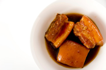 沖縄の郷土料理　ラフテー（豚肉の角煮）