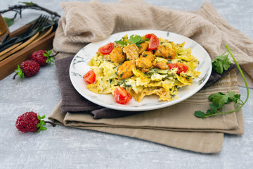 Chicken and spinach pasta with ricotta