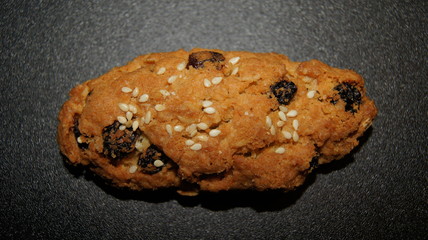 Bun with raisins and sesame
