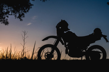 Obraz na płótnie Canvas motorcycle silhoette enduro off road adventure sunset sunrise