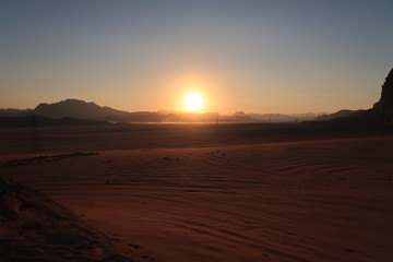 Fototapeta na wymiar sunset over the Wadi Rum desert, Jordan