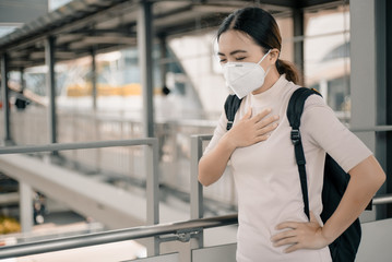 Woman wearing the N95 mask