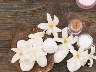 Obraz na płótnie Canvas beauty product, fresh as spring flower concept