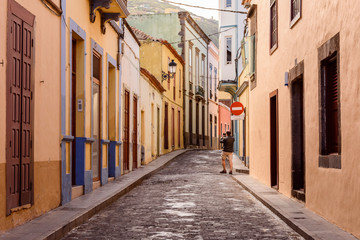 photographing narrow street in gran canaria, spain
