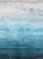 Kolorowy zima niebieski atrament i akwarela tekstury na tle białej księgi. Wycieki farby i efekty ombre. Ręcznie malowane abstrakcyjny obraz. Głębokie morze. - 250063947