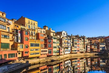 Fototapeta na wymiar Multi-coloured houses along the River Onyar near Gomez brdge in Girona, Spain