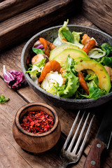 Salad with prawns and mussels