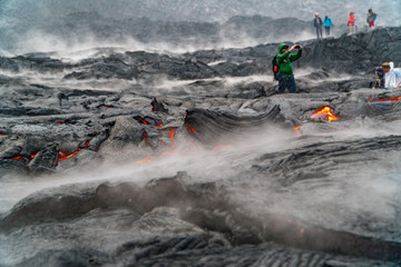 Rauchender Lavastrom vom Kilauea Vulkan auf Big Island Hawaii