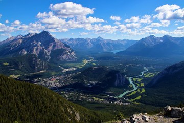Fototapeta na wymiar Veiw from top of the sulfur mountain, Banff, Canada
