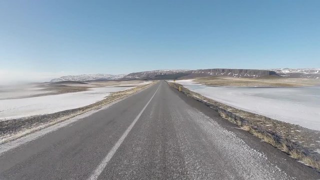 Fahrt auf Stra&szlig;e in Island