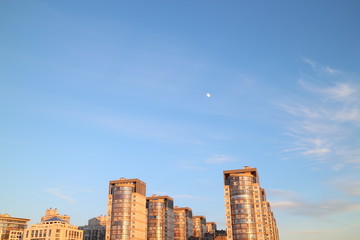 Naklejka premium city block high rise buildings at sunset