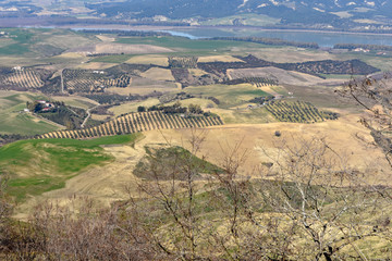 Naklejka premium Valle del Bradano e Lago di San Giuliano - Veduta da Miglionico (Matera)