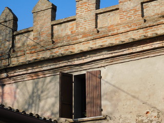 finestra in edificio antico