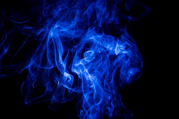 Obraz premium Blue smoke on black background