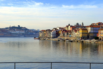 Fototapeta na wymiar Ribeira do Porto no fim da tarde
