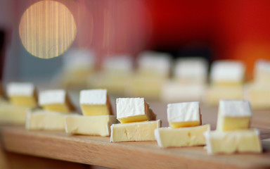 Diferent kind of cheese whit wood decorate line view whit bokeh and red wood