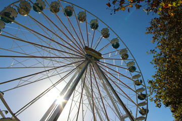 Fototapeta premium Ferris wheel on the background of the sunny sky.
