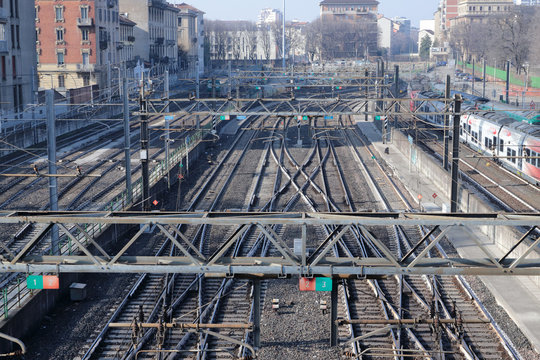 Rete ferroviaria con scambi ferroviari a Milano in Italia, Railway network with railway exchanges in Milan in Italy 
