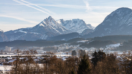 Kirchbichl in Tirol/Österreich vor dem Bergpanorama Wilder Kaiser