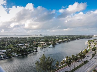 Fototapeta na wymiar Miami city day water panorama 