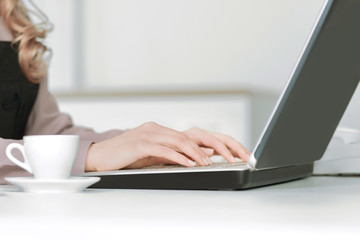 closeup.young business woman working on laptop. photo with copy space