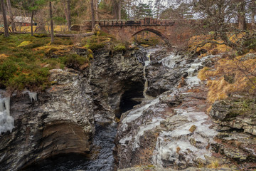 Fototapeta na wymiar The Linn O' Dee gives unrivalled access to some fine examples of classic features of a Highland landscape: remnants of the ancient Caledonian pine forest, heather moorland and parts of the high Cairng