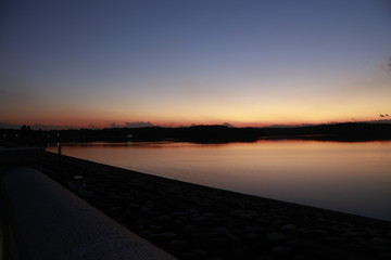 Obraz premium 狭山湖と夕焼け