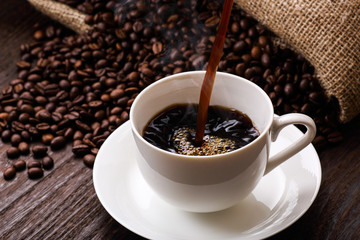 コーヒーを注ぐ