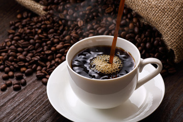 コーヒーを注ぐ