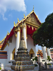 Wat Phra Chetuphon(Wat Pho), is located behind the splendid Temple of the Emerald Buddha.