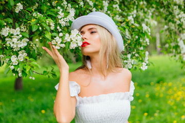 Sexy modern bride in white cylinder hat
