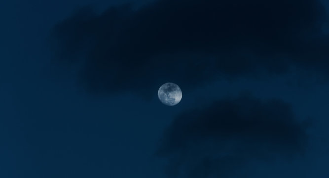 おぼろ月