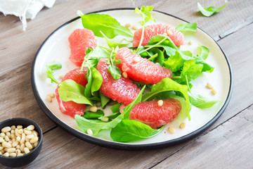 Grapefruit and arugula salad