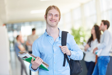 Glücklicher Schüler oder Student