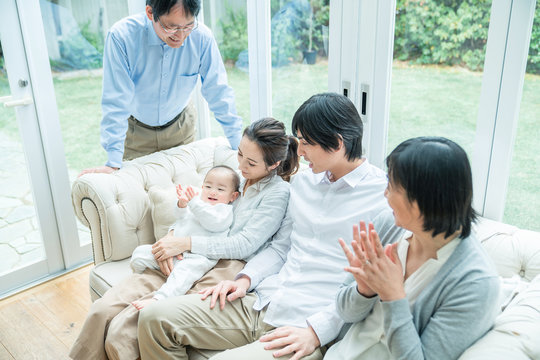 17 070 件の最適な 家族団らん 画像 ストック写真 ベクター Adobe Stock
