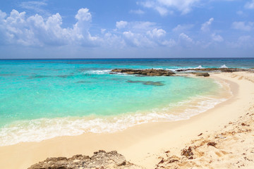 Fototapeta na wymiar Beautiful Caribbean Sea beach in Playa del Carmen, Mexico
