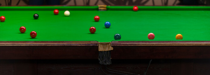 snooker ball on the green snooker table at snooker club - obrazy, fototapety, plakaty