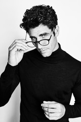 Obraz premium Good looking man in glasses, portrait